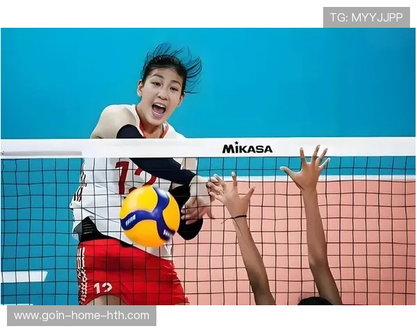 女排自由人飞身救球堪称奇迹,背后藏着无数汗水与努力 女排自由人飞身救球堪称奇迹,背后藏着无数汗水与努力