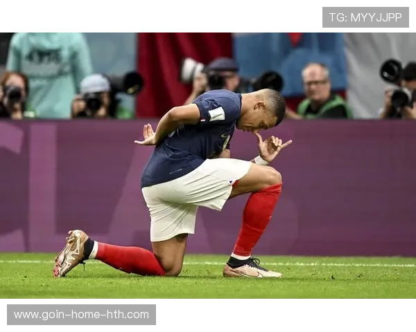 世界杯姆巴佩连续盘带绕过两名防守后射门命中 世界杯姆巴佩连续盘带绕过两名防守后射门命中