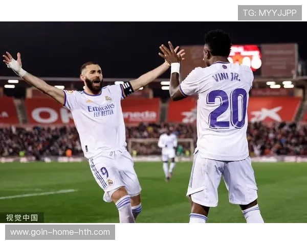 维尼修斯带球冲破三人包夹,皇马再添火力点 维尼修斯带球冲破三人包夹,皇马再添火力点