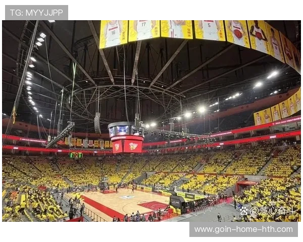 主场训练门口挤满媒体,重大事件即将公布? 主场训练门口挤满媒体,重大事件即将公布?