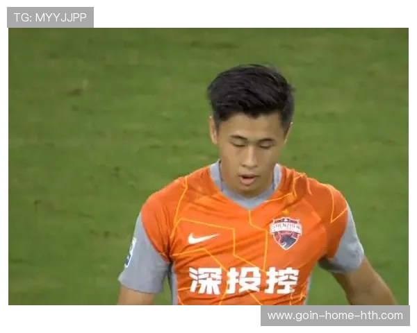 戴伟浚代表深圳新鹏城主罚任意球直挂死角