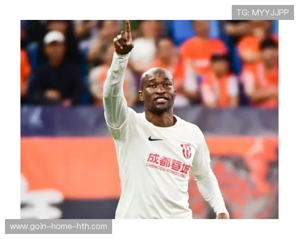 费利佩接罗慕洛角球传中,力压后卫头球破网 费利佩接罗慕洛角球传中,力压后卫头球破网